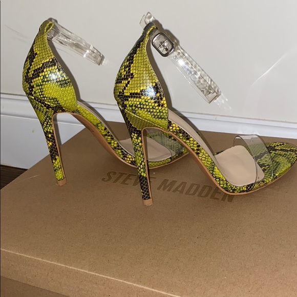 Pretty little thing snake skin heels - Picture 3 of 4